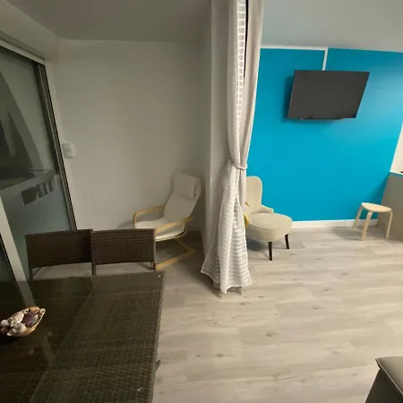 Front De 'le Soleillan' アパート