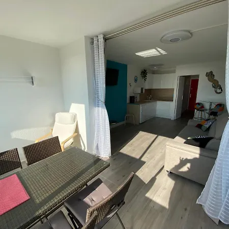 Front De 'le Soleillan' アパート *